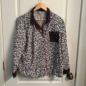 Liz Claiborne flannel animal print pj top w/red piping